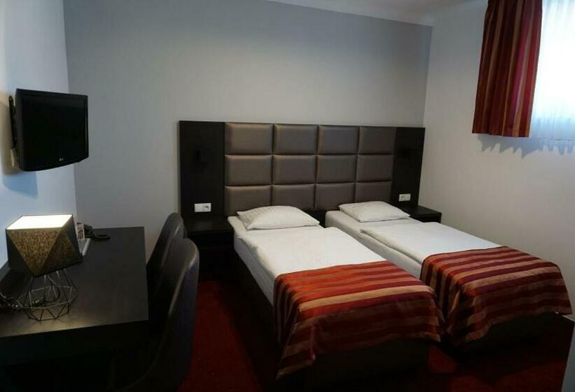 古典房间, Restauracja Varia