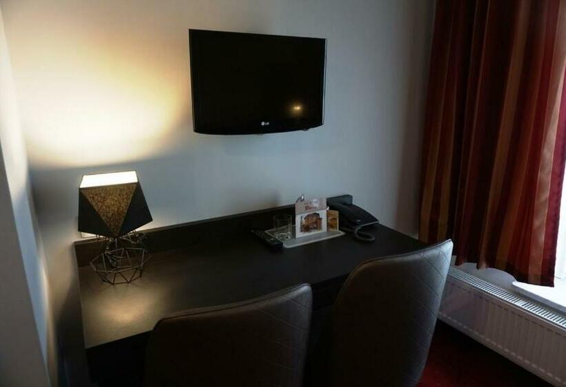 经典单人间, Restauracja Varia