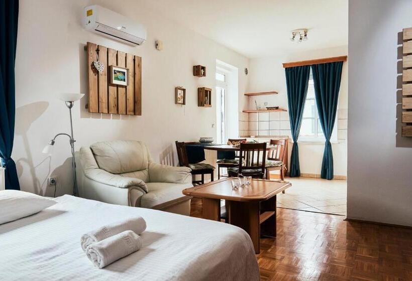 آپارتمان 1 خوابه با تراس, Rooms & Restaurant Ostarija