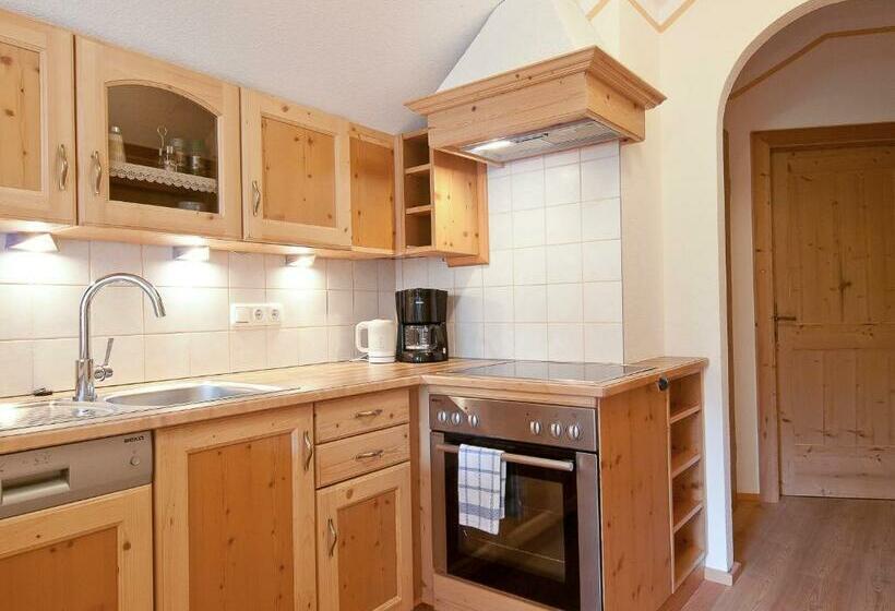 غرفة قياسية ثلاثية, Sagritzerwirt