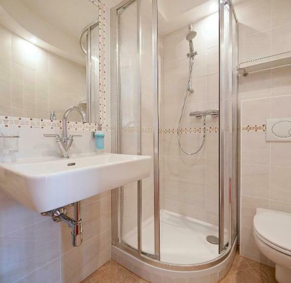 غرفة قياسية ثلاثية, Sagritzerwirt