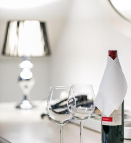 דירת חדר, Victoria