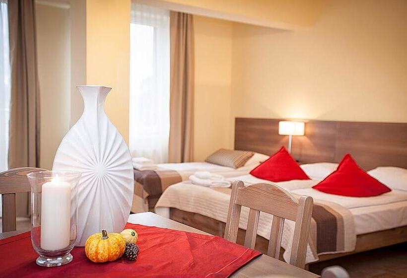 高级三人间, Planeta Hotel & Restauracja