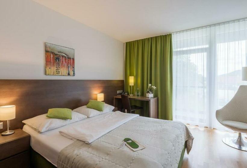 Номер Стандарт с Балконом, Wesenufer Hotel & Seminarkultur An Der Donau