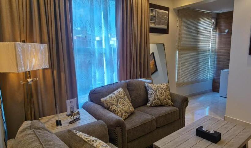 Estudi Deluxe, فندق جون