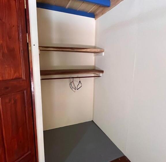 标准间带阳台, Hostel Tuanis Surf Camp