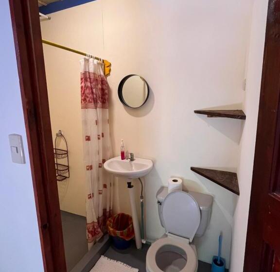 اتاق استاندارد با بالکن, Hostel Tuanis Surf Camp