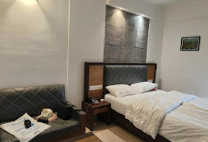 ジュニアスイート, Chateau Woods Kerala