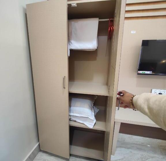 اتاق استاندارد با تخت بزرگ, Grace Inn Guest House, Near Airport And Ion Digital