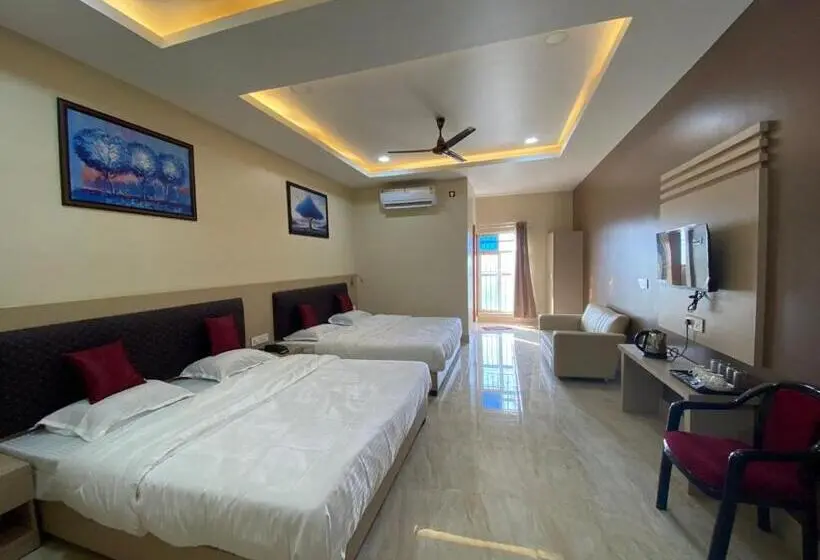デラックスの４人部屋, Grace Inn Guest House, Near Airport And Ion Digital