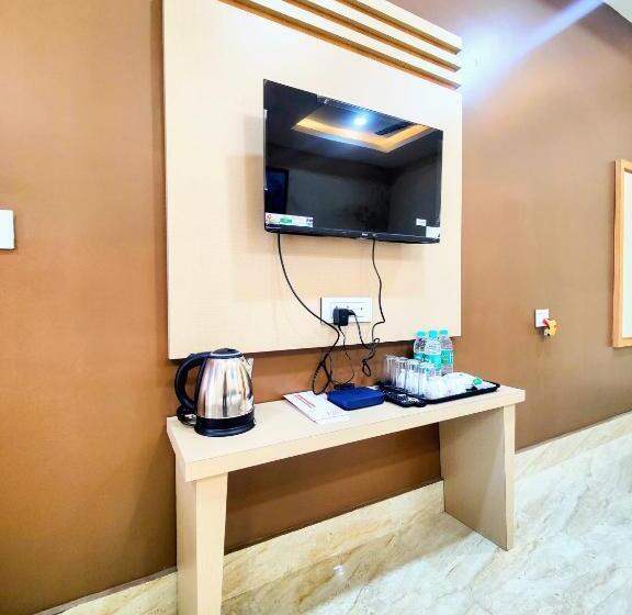 اتاق لوکس چهار تخته, Grace Inn Guest House, Near Airport And Ion Digital