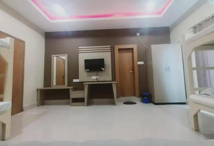 ルームシェアのワンベッド, Grace Inn Guest House, Near Airport And Ion Digital