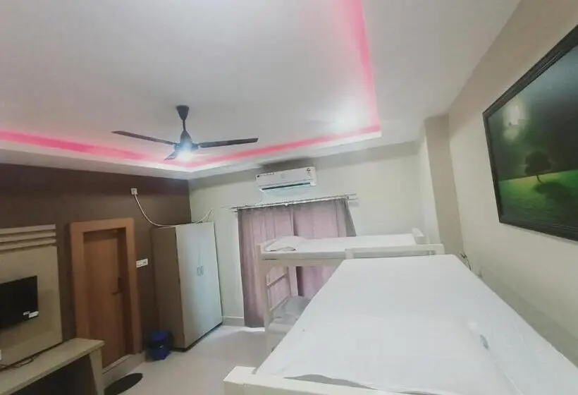 ルームシェアのワンベッド, Grace Inn Guest House, Near Airport And Ion Digital