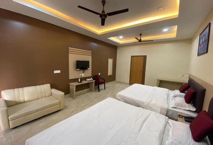 اتاق لوکس چهار تخته, Grace Inn Guest House, Near Airport And Ion Digital