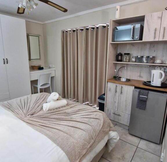 חדר סטנדרט עם טרסה, A Time And A Place