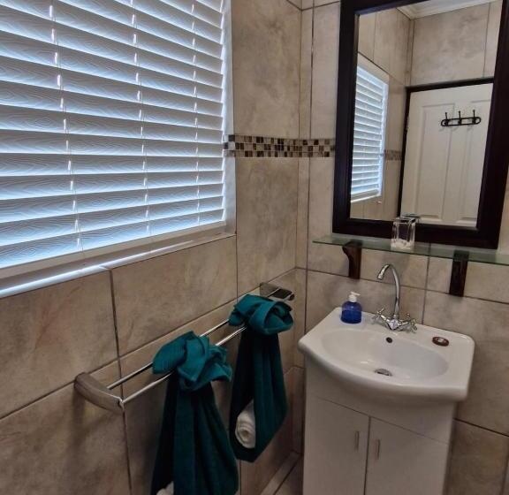 חדר סטנדרט עם טרסה, A Time And A Place