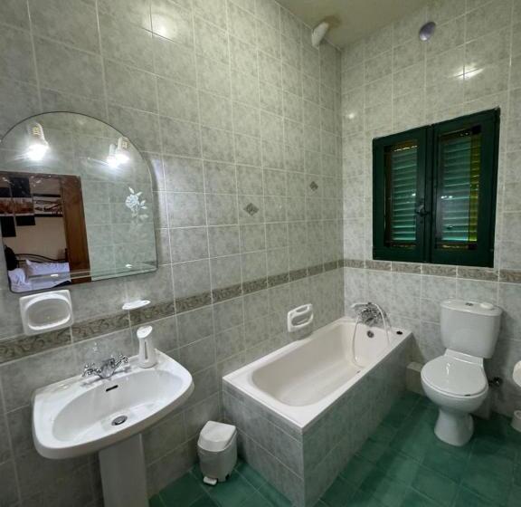 اتاق لوکس با بالکن, Tal Bir Farmhouse