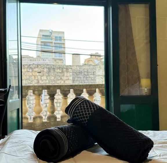 اتاق لوکس با بالکن, Tal Bir Farmhouse