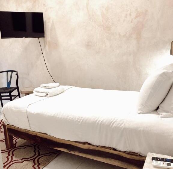 اتاق استاندارد یک نفره, Boutique Kaa