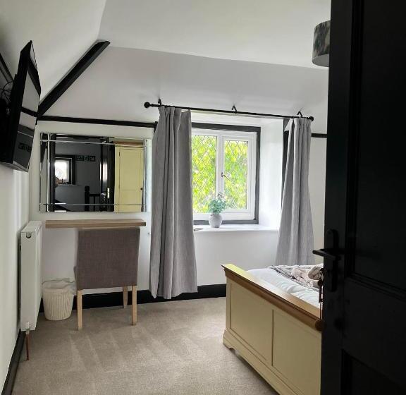 スタンダードルーム, The Fishmongers Tavern