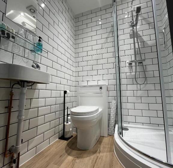 スタンダードルーム, The Fishmongers Tavern