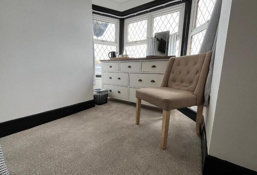 スタンダードルーム, The Fishmongers Tavern