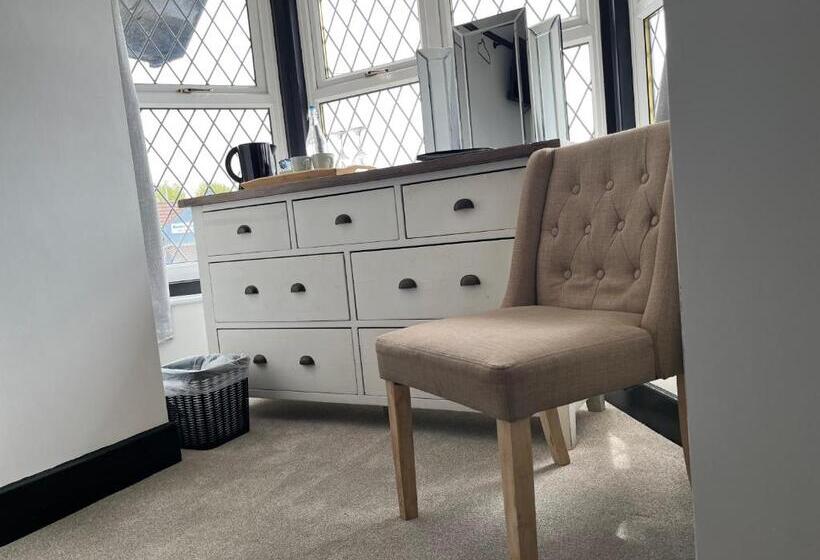 スタンダードルーム, The Fishmongers Tavern