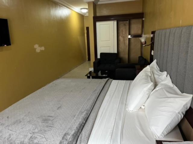 Deluxe Suite King Bed, Enclave Hotel Abuja