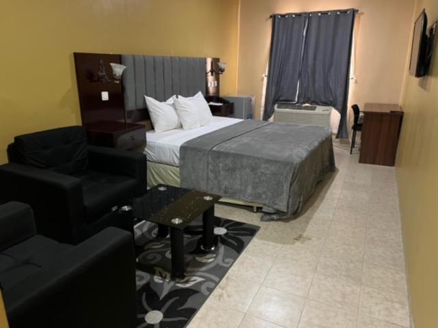 Deluxe Suite King Bed, Enclave Hotel Abuja