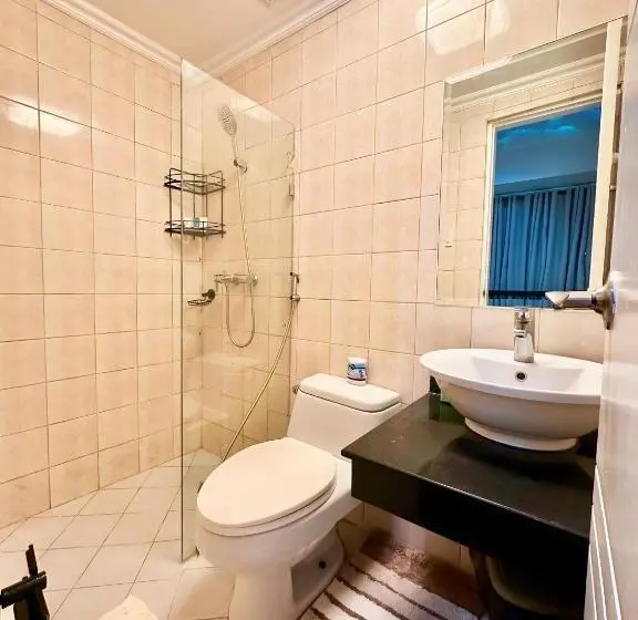 اتاق لوکس, Affordable Staycation Airbnb Bgc