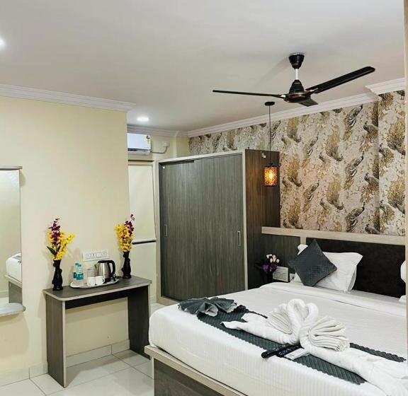 Family Suite, Blue Petals