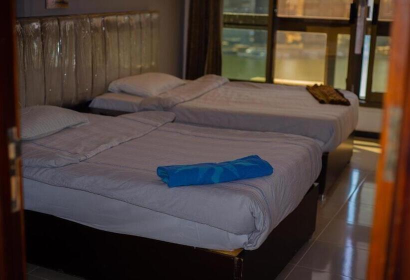 اتاق استاندارد سه تخته با چشمانداز, Jasmine Nile Sky