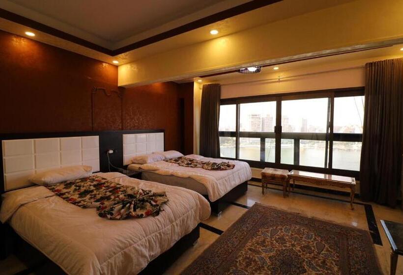 سوئیت جونیور با چشمانداز, Jasmine Nile Sky