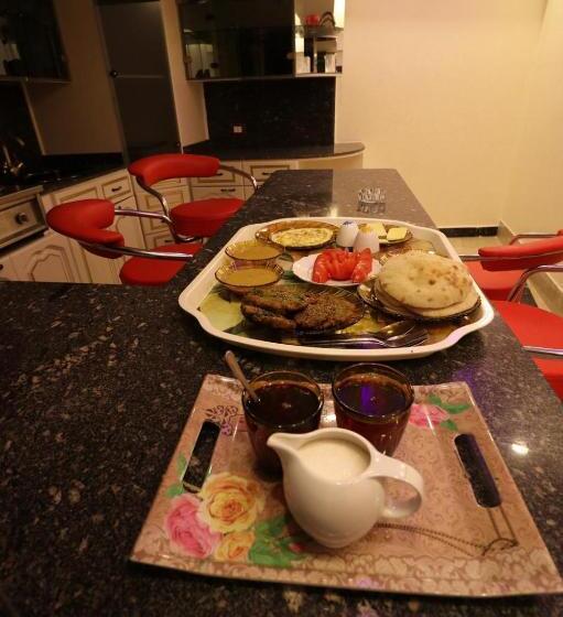 سوئیت با چشمانداز رودخانه, Jasmine Nile Sky