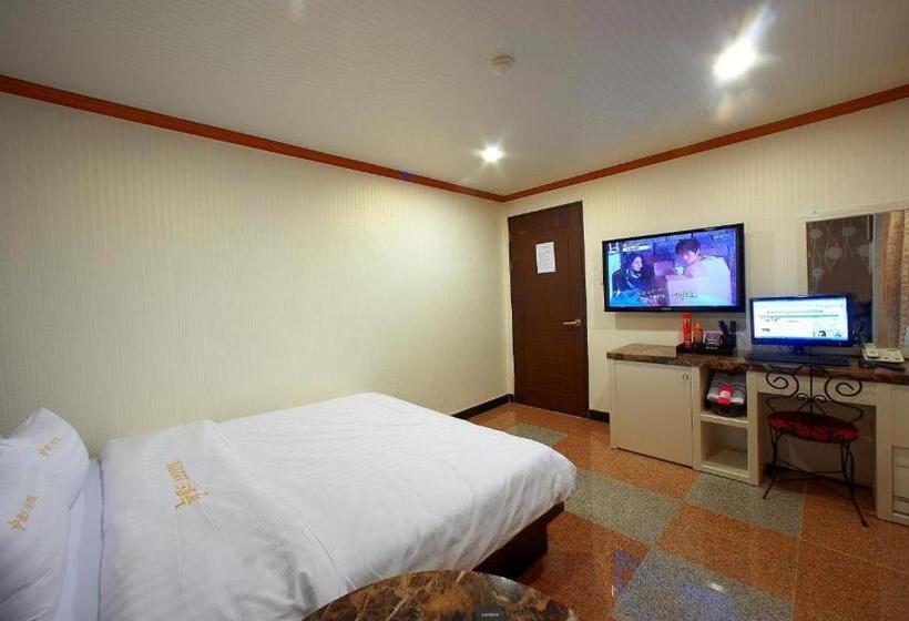Quarto Estandar, New World Hotel Yongsan