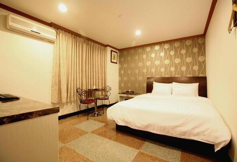 Quarto Estandar, New World Hotel Yongsan