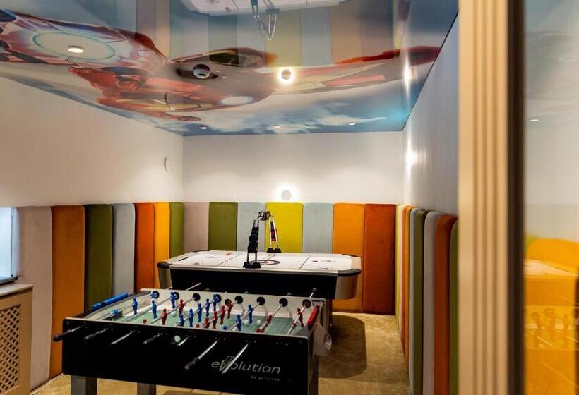 سوییت, Park Hotel Bristol