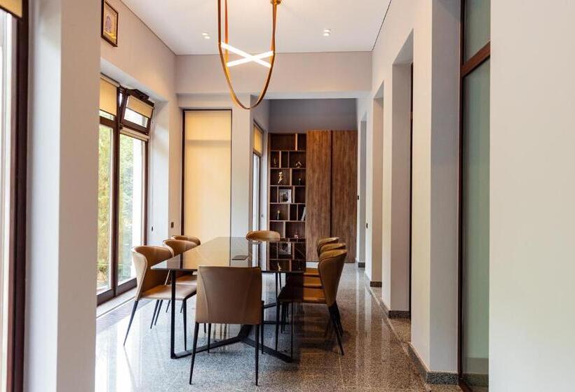 سوییت, Park Hotel Bristol