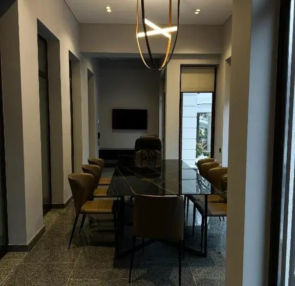 سوئیت جونیور خانوادگی, Park Hotel Bristol