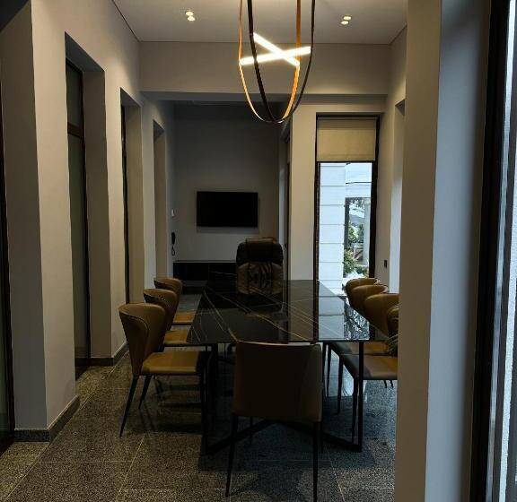 جناح, Park Hotel Bristol