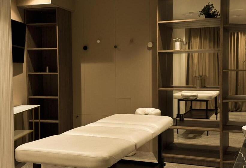 סוויטה, Park Hotel Bristol