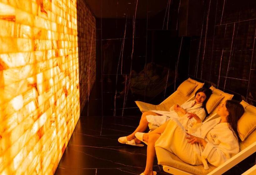 جناح, Park Hotel Bristol