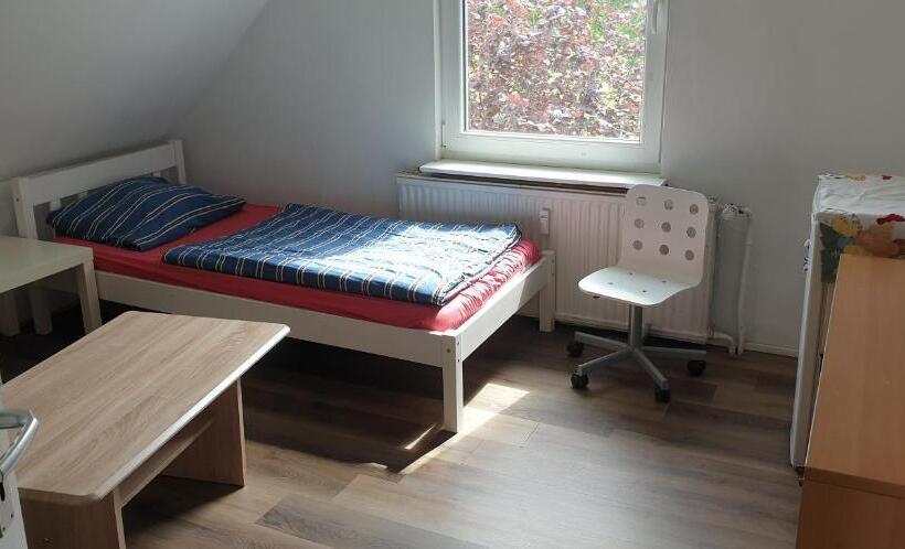 带共用浴室的标准房间, Monteur Zimmer Häger