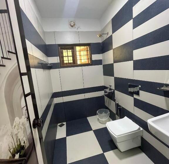 デラックストリプルルーム, Mount Court Munnar