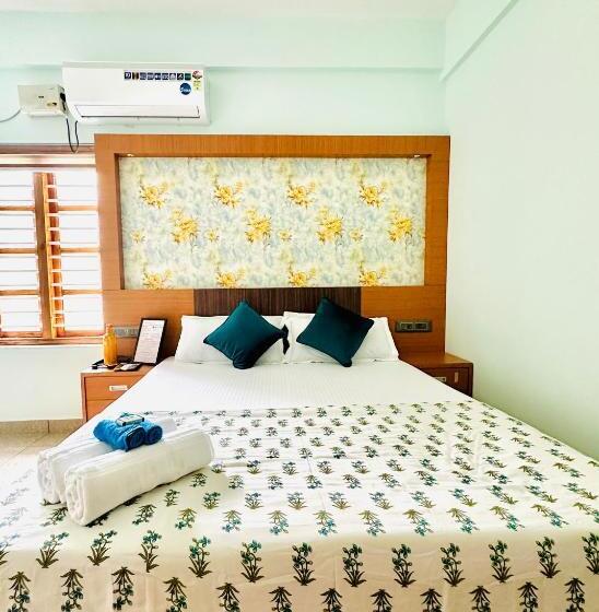 Номер Deluxe Кровать Кинг, Rams Guest House Meadows Near Lulu Mall & Kims Hospital