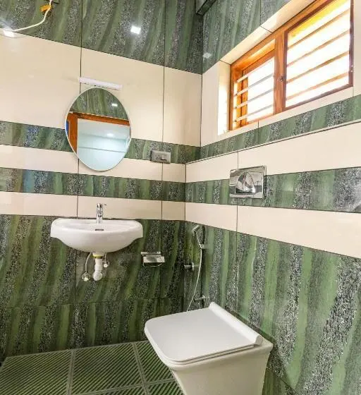 Deluxe-huone King-vuode, Rams Guest House Meadows Near Lulu Mall & Kims Hospital