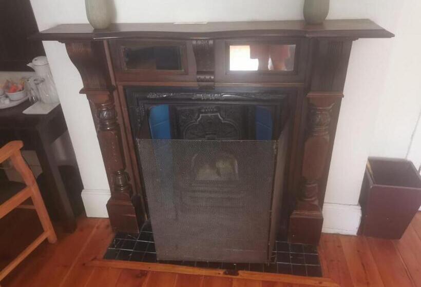 컴포트 룸, Tom S Place Guest House