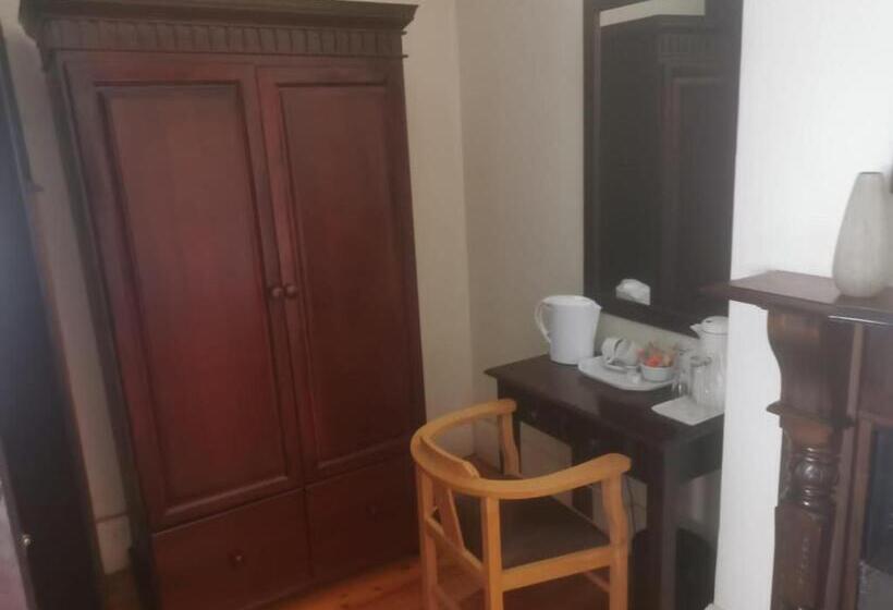 Номер Комфорт, Tom S Place Guest House