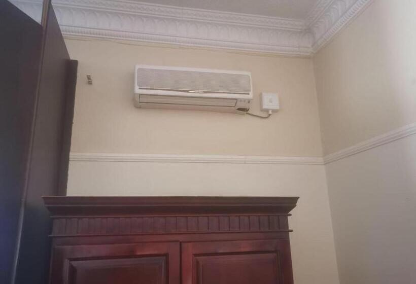 컴포트 룸, Tom S Place Guest House