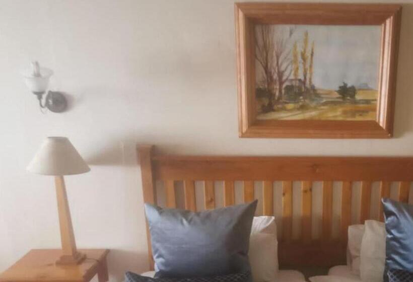 스탠다드 룸 킹사이즈 침대, Tom S Place Guest House